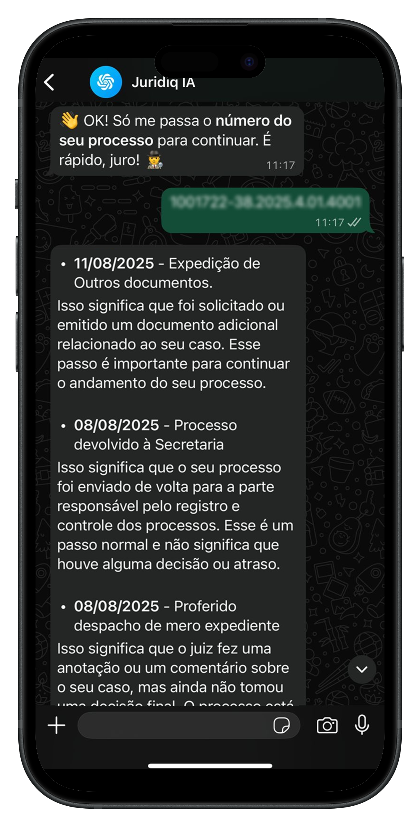 Celular mostrando conversa no WhatsApp com a IVi sobre atualizações de processo